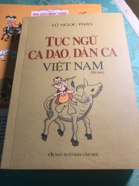 Tìm hiểu, tham khảo thêm về tục ngữ ca dao của Việt Nam.