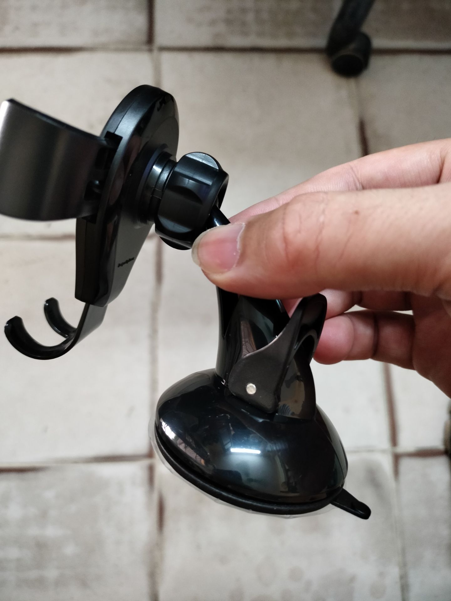 Sản phẩm như hình ảnh.
Shop gói cẩn thận, giao hàng nhanh, uy tín.
Kẹp điện thoại tương đối chặt. Dùng được.