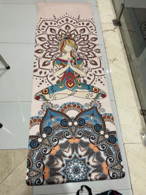 Mở ra thấy thảm dơ, hình đã lau lại
Kg thấy logo hay xuất xứ sản phẩm