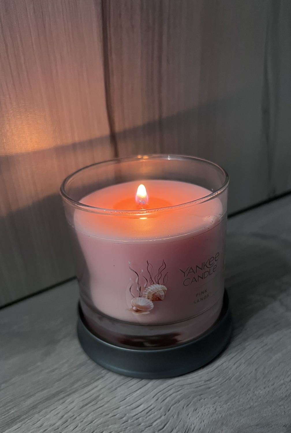 Ngửi thì thơm, mới thắp hơn tiếng nên chưa cảm nhận dc phòng thơm, phải sử dụng lâu dài mới biết dc, gói cẩn thận.