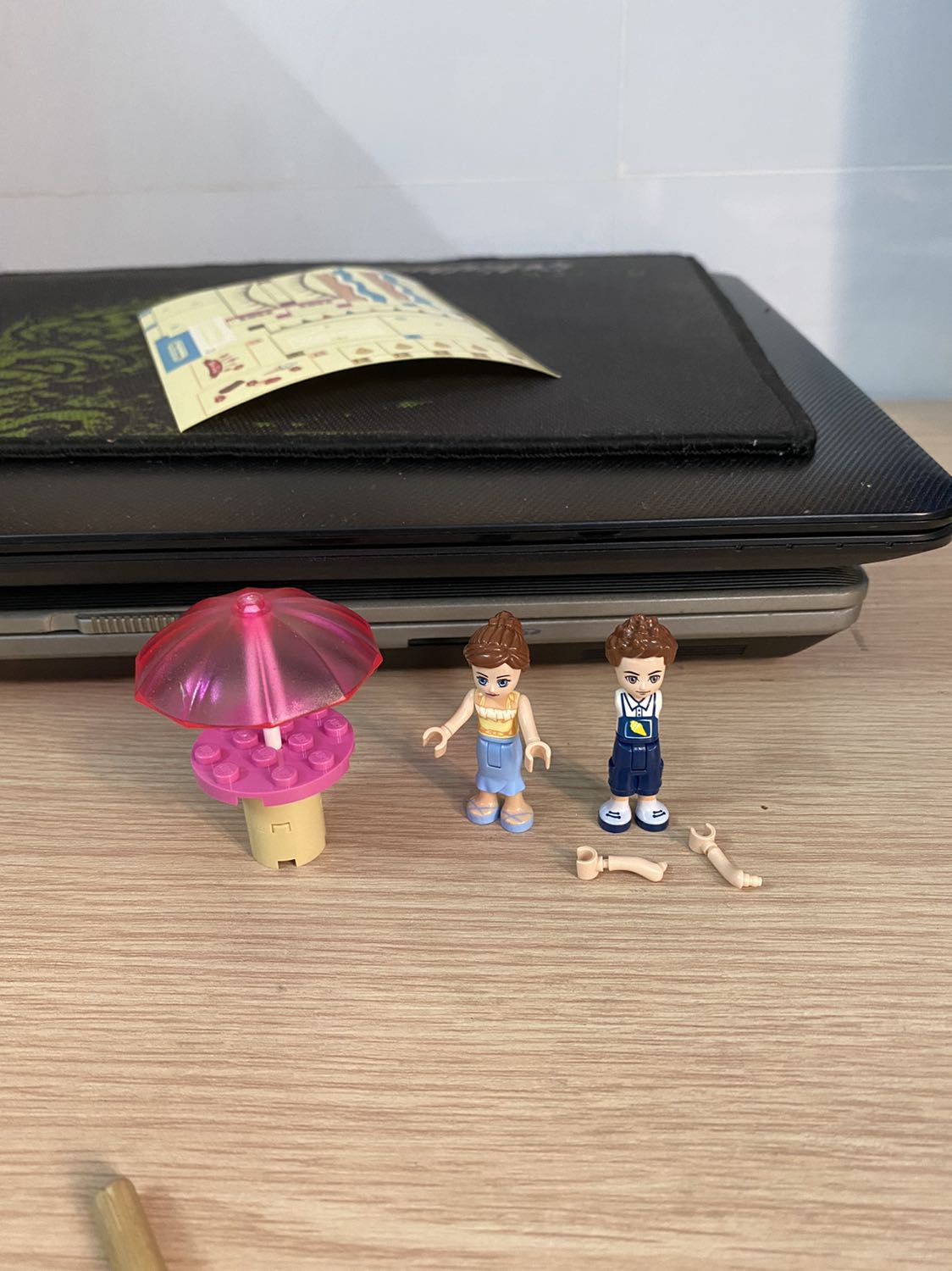 Đẹp, đủ chi tiết, ráp xong khá chắc tay và nặng. Mà thực sự rất nhỏ ?