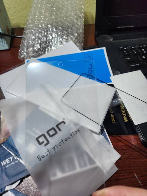 Không hài lòng, đặt mặt kiếng full viền đen, giao loại ko full viền. Làm ăn mất uy tín giá loại này rẻ hơn full viền đen, bám vân tay ko tốt mình đã từng mua. Mình mới bóc cái cũ ra ko để ý. Giờ muốn dán để dụng dụng tránh sướt. Nãn