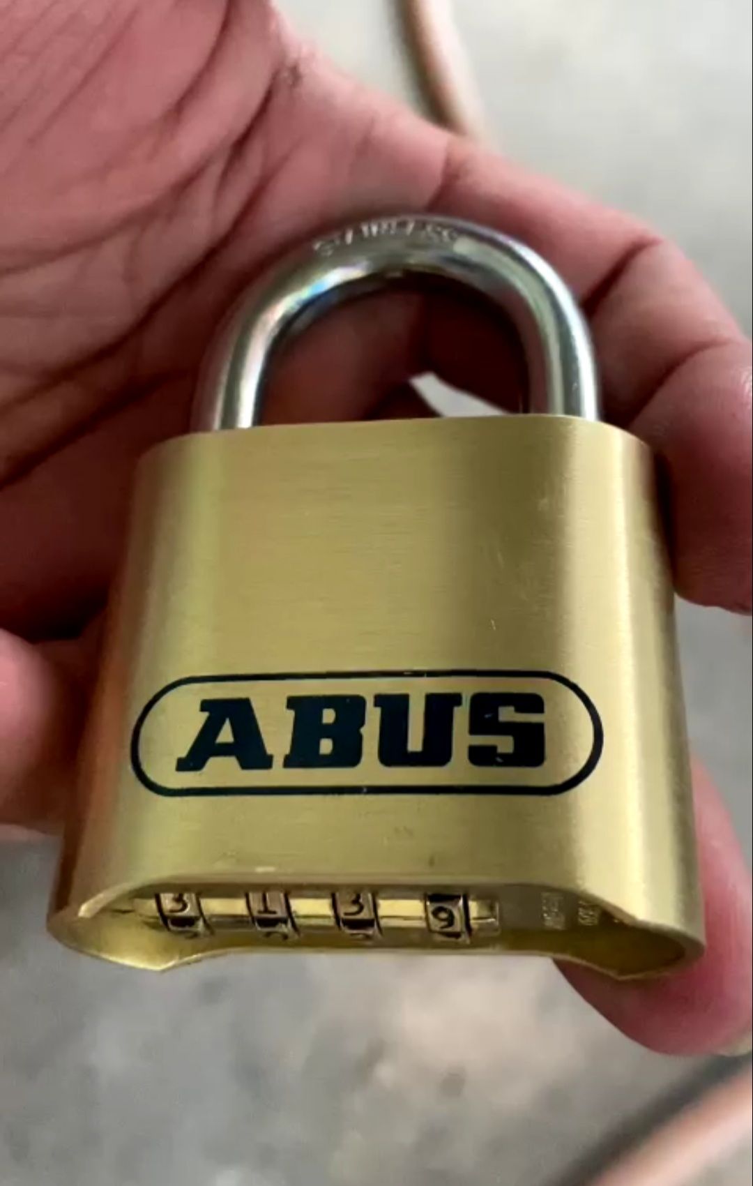 đóng gói cẩn thận, khóa cứng cáp, chắc chắn , số mượt , shipper nhiệt tình,  dễ thương,  lễ phép .
5* cho chất lượng và dịch vụ