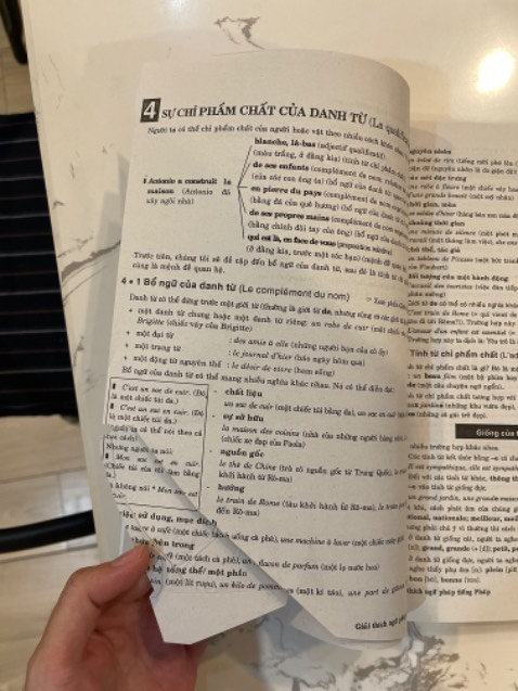 Ưu: sách to, giấy màu đọc không đau mắt (nhưng cũng là nhược điểm), đóng gói cẩu thả

Nhược: giấy siêu mỏng, chỉ cần đổ một giọt nước là rách trang. In cẩu thả, thiếu trang (xem hình đính kèm)