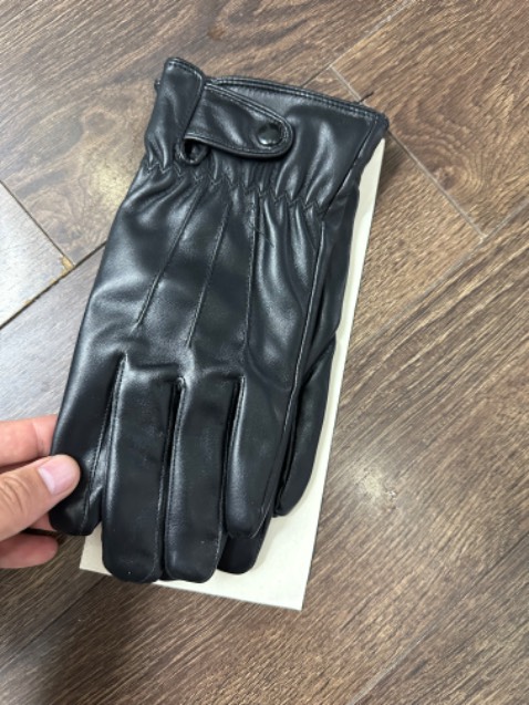 Găng tay đẹp quá. Đeo vào tay rất đẹp, chống nước tốt, đường may đẹp, chất lượng sản phẩm rất tuyệt vời, năm sao cho chất lượng sản phẩm. Shop tư vấn nhiệt tình giao hàng rất nhanh. Mẫu mã rất đẹp 10/10 nhé. Mọi ng nên mua sản phẩm này. Shop rất uy tín