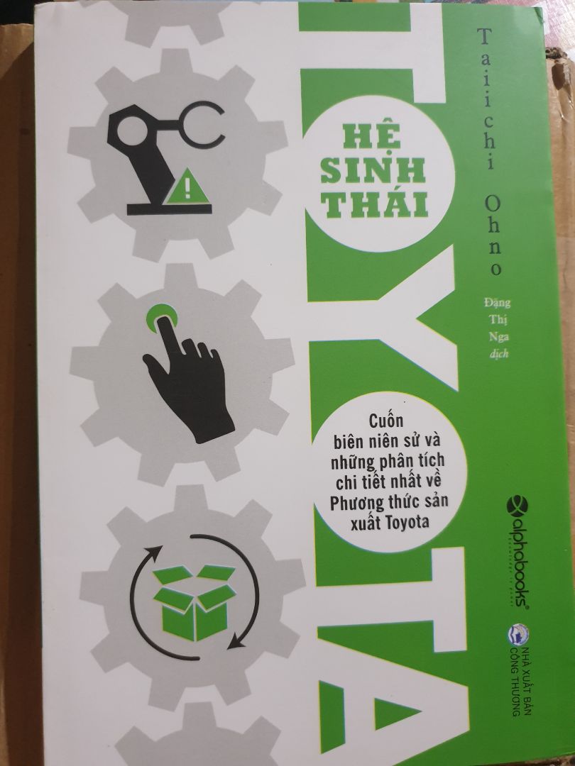 Sản phẩm chính hãng, mình rất hài lòng mặc dù hơi móp một xíu nhưng nhìn chung sách còn mới và xịn xò, anh shipper giao hàng thì thân thiện, nhiệt tình, cho shop 5 sao nha.