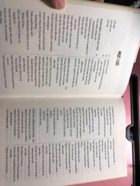 Mặc dù quyển này mình có thể đọc bản ebook nhưng vẫn thích mua sách in, cảm giác lật sách không thể thay thế được. Chất giấy rất tốt, mịn, màu vàng dịu mắt, khổ chữ to rõ lại sắc nét đều màu. Những ai muốn tìm hiểu về dân tộc Do Thái nên tìm đọc tủ sách Israel. Đương nhiên lỗi đáng máy khó lòng tránh khỏi.