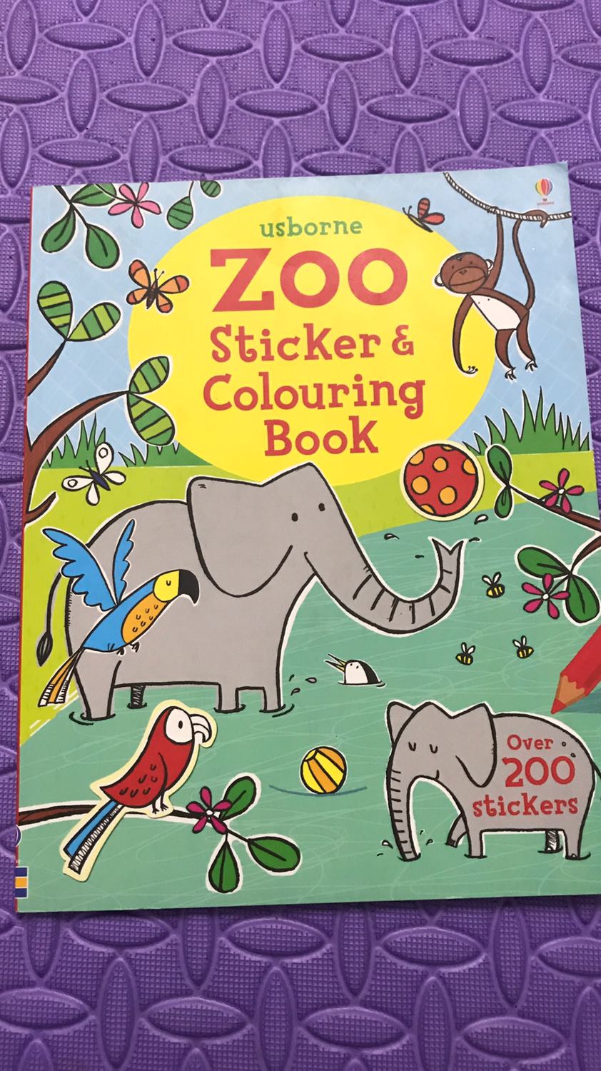 Sách rất phù hợp cho các bé chơi với nhiều sticker.