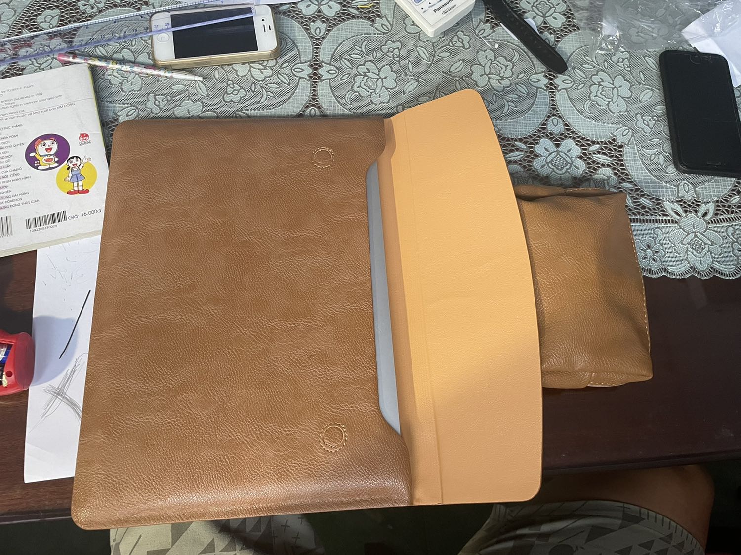 Sp vừa vặn với MacBook Air 2020, da đẹp, nói chung hài lòng Sp vừa vặn với MacBook Air 2020, da đẹp, nói chung hài lòng