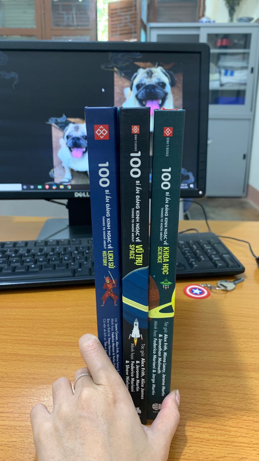 Quyển sách cực kỳ thu hút và thực sự đáng tiền. 
Bìa cứng dày dặn. Tranh màu sinh động, trình bày đơn giản dễ hiểu. Không có kiến thức cao siêu, mọi thứ đều được giải thích một cách đơn giản nhất lại kết hợp với hình minh hoạ đêm đến cảm giác "ồ ra là thế" sau khi đọc.