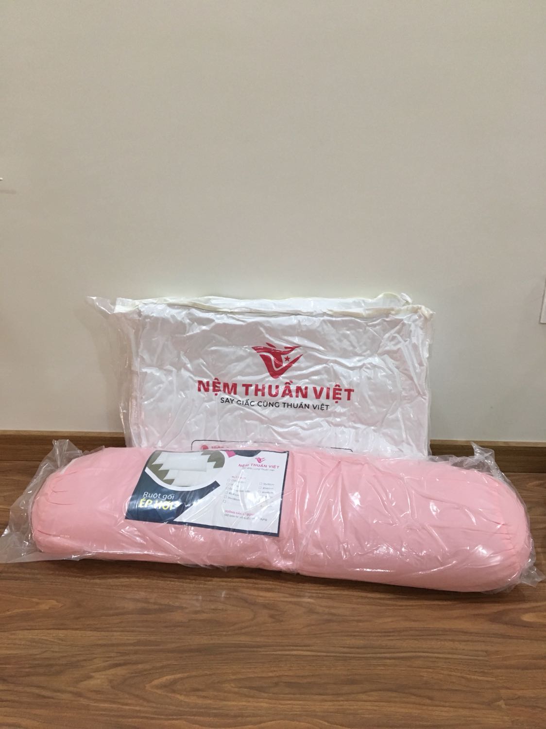 Gối nằm êm cực kỳ phù hợp cho người thích nằm gối thấp, gòn xẹp khi nằm và tự phồng lên khi không sử dụng. Đóng gói kỹ lưỡng, giao hàng nhanh. Chất lượng tương xứng với giá thành. Sẽ tiếp tục ủng hộ shop.