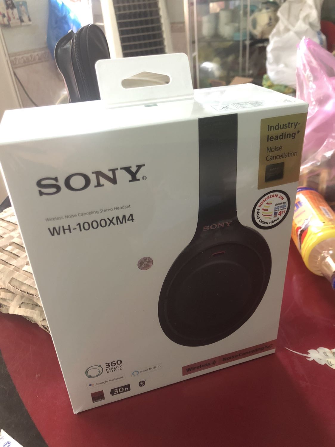 Hàng chính hãng, khả năng chống ồn chất lượng, mình mua về vừa nghe nhạc vừa tập trung làm việc rất hiệu quả. Mua 11.11 đc giảm giá còn 5tr4 nên rất là ưng luôn, còn đc tặng kèm tui đeo sony vải tốt nữa. 5sao k bàn cãi.