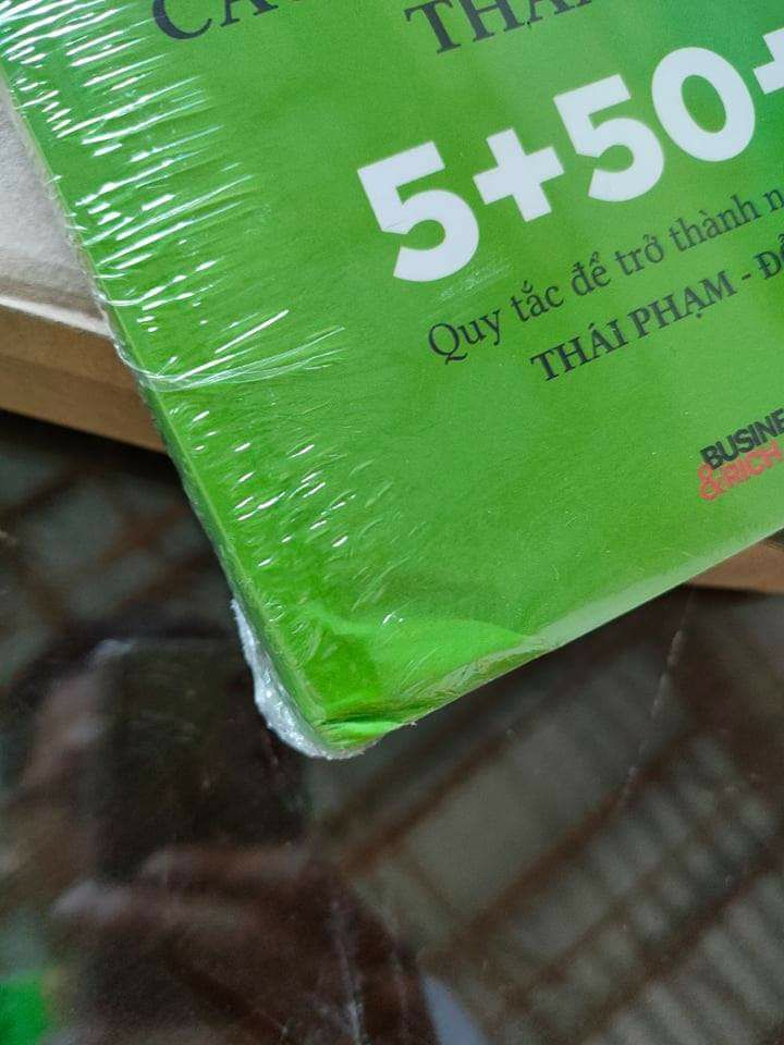 thất vọng về cách vận chuyển sách của tiki,  đây là lần thứ 3 liên tiếp mình nhận sách bị nhăn như vầy.  Chắc không dám mua sách trên tiki nữa,  gói hàng quá tệ, sách ko dc bao bọc bảo vệ,  chỉ đút vào họp rồi gửi đi thì làm sao mà ko nhăn dc