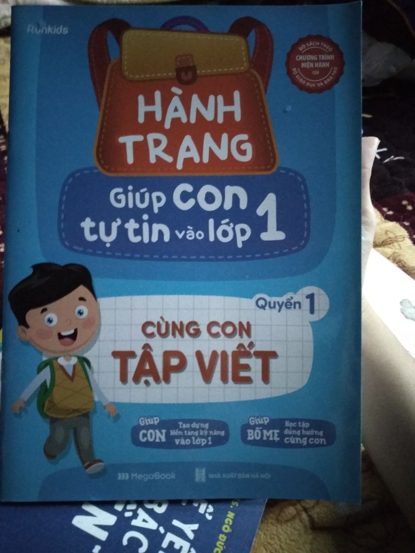 Quyển này khá cơ bản và đầy đủ các phần chính.  Nên mua thêm các phần khác để con thực hành thêm các môn. Quyển này chỉ mang tính hệ thống chứ con muốn luyện tập thêm có thể viết ra vở trắng.