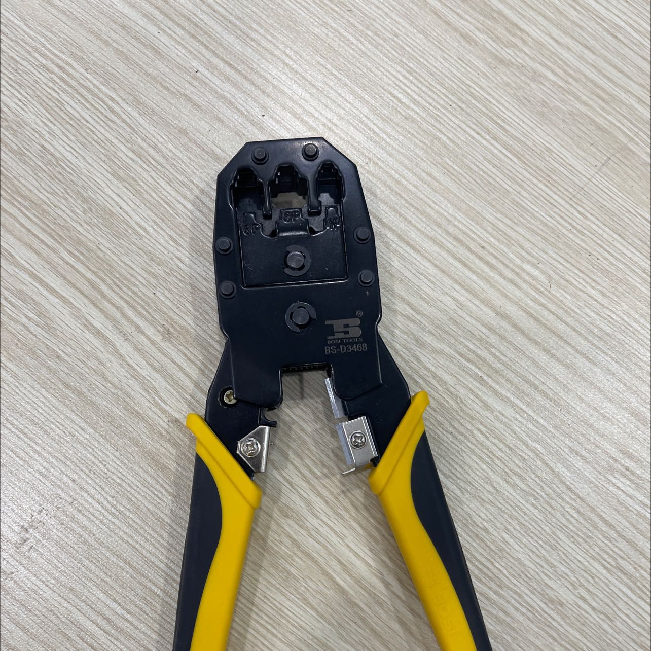 Bấm rất chắc, đóng gói cẩn thận, tính năng cắt dây và bấm