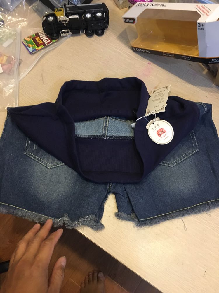 Quần jeans có chata lượng tốt, hợp thời trang. Đường chỉ may chắc chắn Quần jeans có chata lượng tốt, hợp thời trang. Đường chỉ may chắc chắn