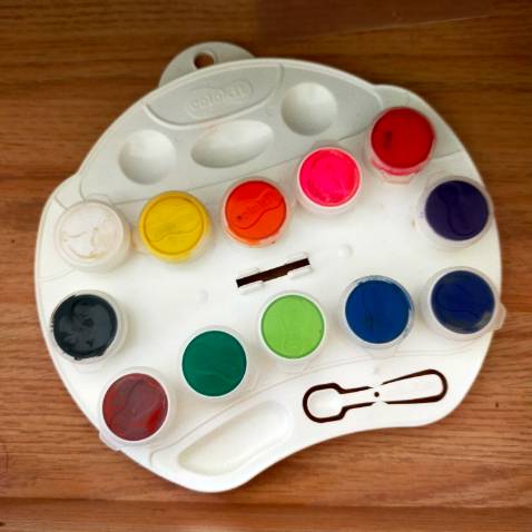 Màu sắc đẹp, nhưng mình không biết dùng, làm rơi rớt lem tùm lum,.... Các bạn mua dùng nên cẩn thận. Màu sắc đẹp, nhưng mình không biết dùng, làm rơi rớt lem tùm lum,.... Các bạn mua dùng nên cẩn thận.