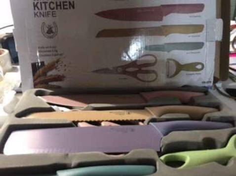 Bộ dao sắc,màu đẹp, với giá tiề như này mà mua được bộ giao này là quá ưng ý luôn. Nên mua mn nhé