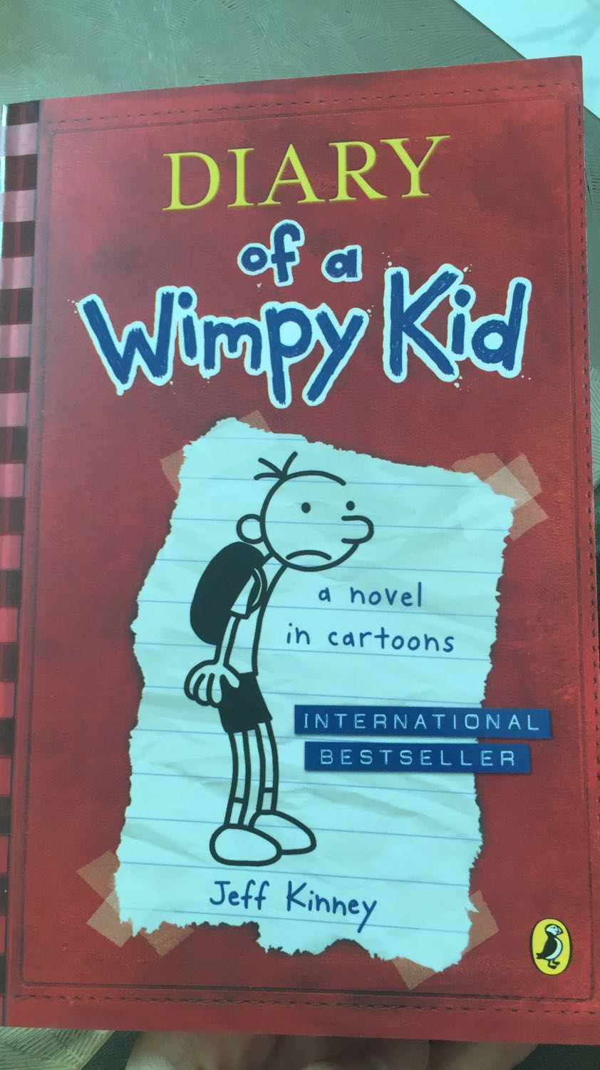 Sách nhẹ tay, mới nhìn thấy thì không ai nghĩ nó có giá cao vậy nhưng chất lượng nội dung khi đọc có lẽ sẽ xứng đáng với giá đó. Sách nhẹ tay, mới nhìn thấy thì không ai nghĩ nó có giá cao vậy nhưng chất lượng nội dung khi đọc có lẽ sẽ xứng đáng với giá đó.