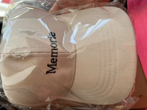 - Sp để 1 đàng, giao 1 nẻo. Hết hàng thì ngừng bán lại chứ, đi giao sp khác thì tốn thời gian của cả hai bên. Vô ích. 
- Mũ rất xấu. Chất liệu ko giống như quảng cáo.