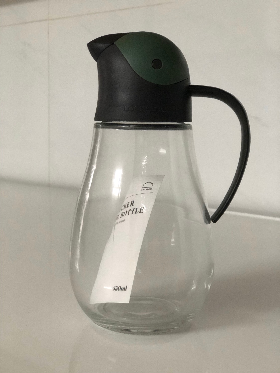 Bình rất đẹp, hình con chim cánh cụt dễ thương, mình có mua 1 bình màu đỏ loại bình thường của Lock Lock rồi, rất là ưng ý, nay mua thêm bình này về đựng nước mắm nữa.
Đóng gói rất kỹ, bọc bóng khí cẩn thận, ko dễ bể ra đc.
Rất hài lòng với sản phẩm và dịch vụ của Tiki.
Từ ngày mua gói Tikinow của Tiki thì có hàng gì cần mua cứ lên Tiki tìm, đặt mua nhận nhanh trong 2 tiếng, ưng lắm luôn ấy.