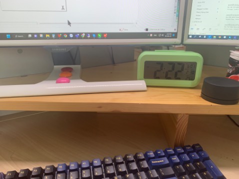 Sản phẩm okay nha. Rất phù hợp với giá tiền. Có điều không có pin kèm nên phải mua ngoài nhé. Giá vậy không có pin cũng phải rồi. Còn ai mà chê báo thức này kia thì dùng diện thoại đi cho rồi, tự nhiên đi chê hàng ngta