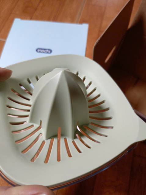 nhựa trong suốt bóng cầm cảm giác rất thích , thông tin rõ ràng đúng hàng chính hãng của inochi