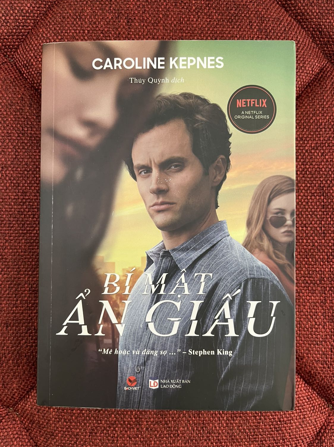 Tâm lí đen tối, biến thái của tên sát nhân làm độc giả ghê sợ nhưng không kém phần hấp dẫn. Hay,cũng hơi khác với xem phim.