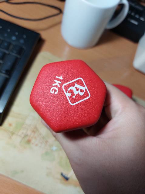 Tạ Đẹp,  vỏ tốt nên cảm giác cầm nắm tốt, mịn màng