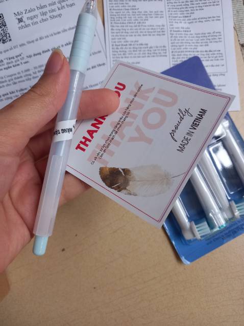 Bàn chải chính hãng, lông mềm, chất lượng tốt. Phải khen shop có tâm, đóng gói cẩn thận, có thiệp cảm ơn, thông tin sản phẩm và tặng kèm bút rất xinh.