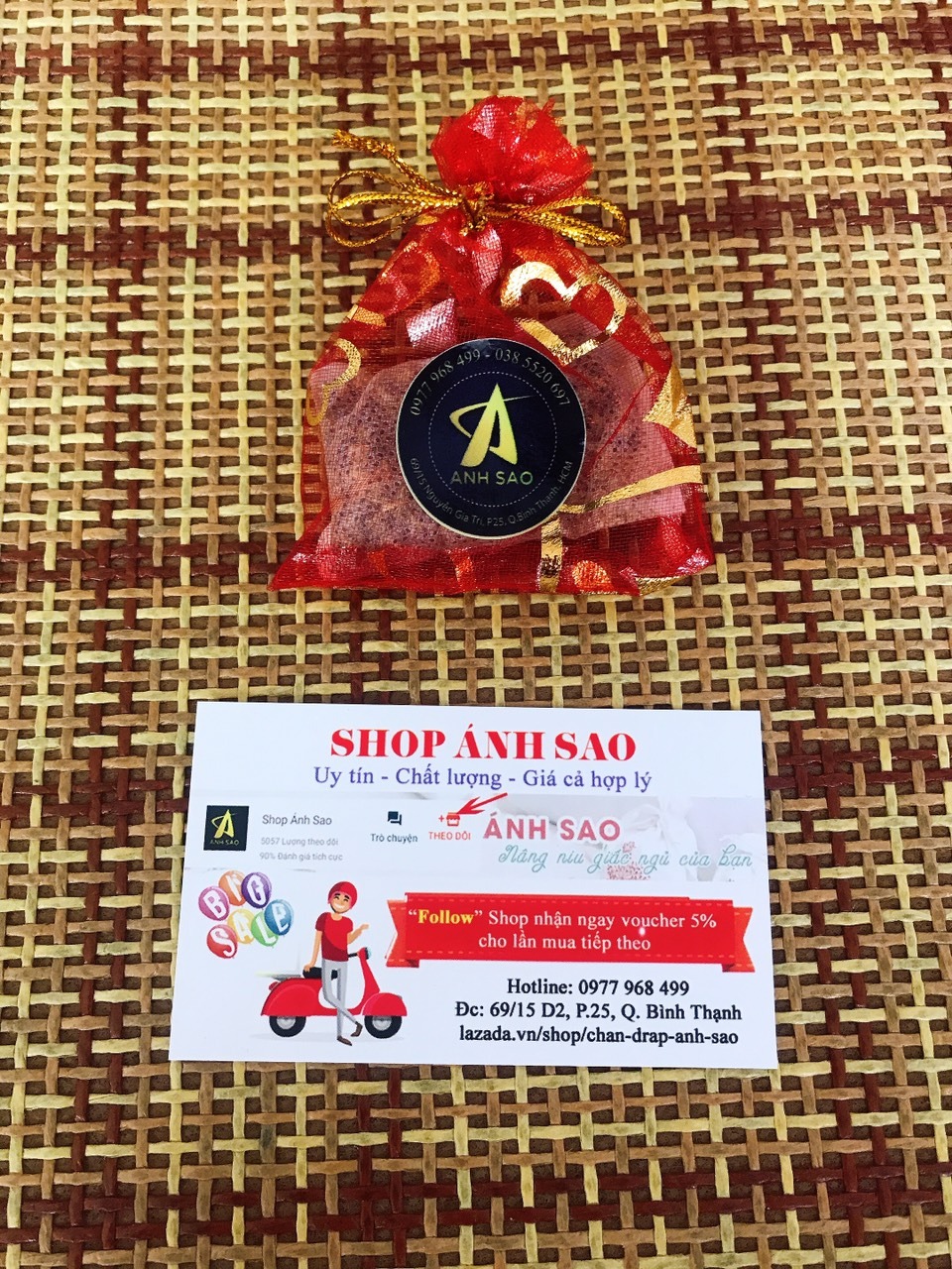 Rất hài lòng về sản phẩm nhận được. Chiếu đường may đẹp, nằm mát lưng, được tặng kèm túi thơm như quảng cáo của Shop Ánh Sao. Giá vậy hợp lý với sản phẩm. Mọi người nên mua. Click vô dòng thương hiệu A (Ánh Sao) cũng nhiều món đồ hay ho lắm. Mình mới mua thêm 1 cái gối lông vũ của Shop luôn đang chờ nhận hàng.