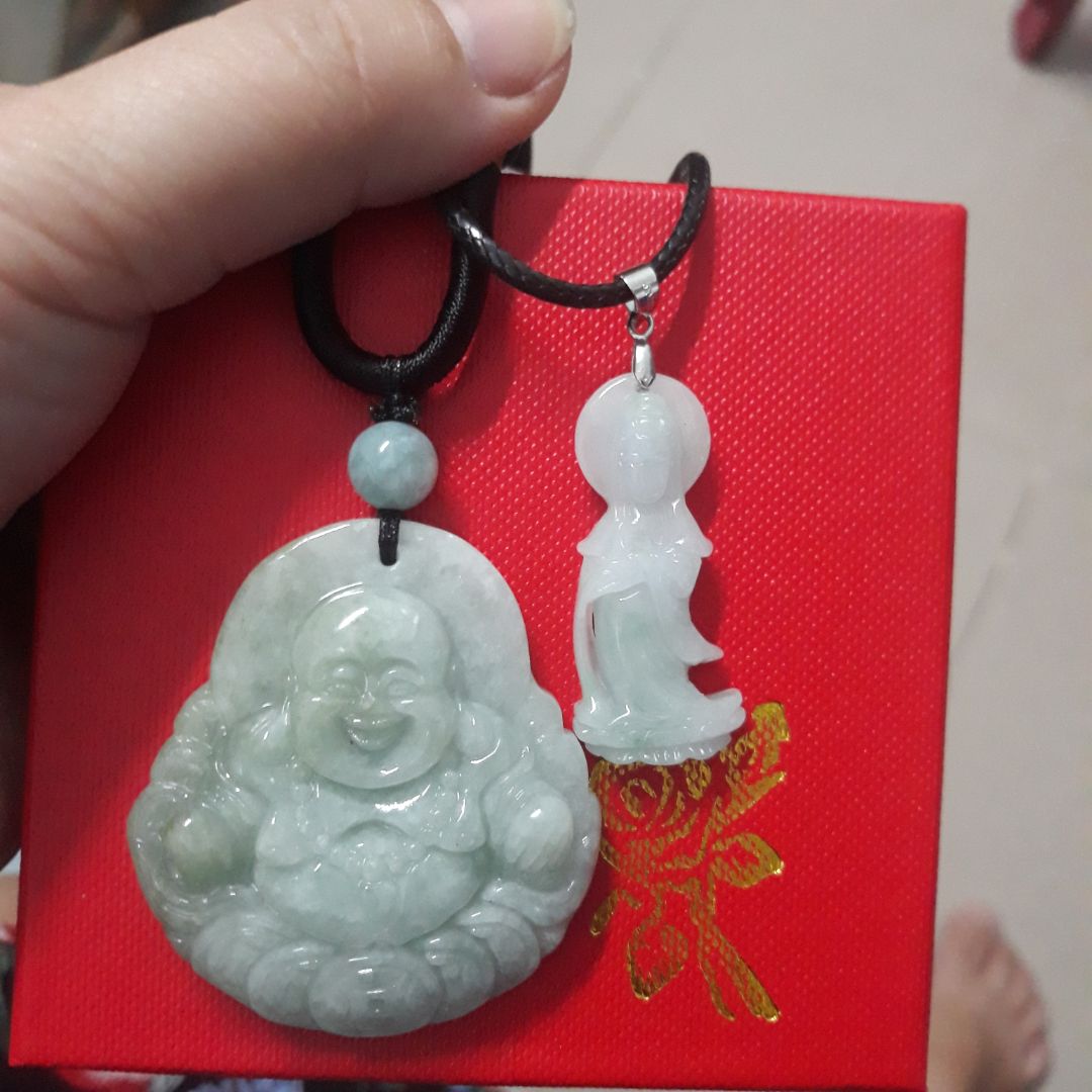 mặt đá không đều màu chổ sậm ố hơi vàng, chổ nhạt nhìn không đẹp.