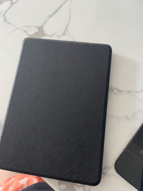 Giao hàng nhanh nhưng sao màu bao da, đặt màu xanh nhưng giao màu đen