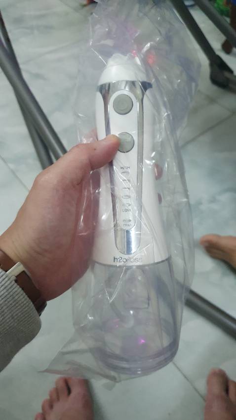 Hàng đóng gói kĩ lắm, nhìn rất chất. Giá trị đáng đồng tiền. Điểm trừ còn 4 sao là do nói khuyến mãi đc 10 bịch trắng răng nhưng nhận đc có 1 bịch kèm đầu xạc, đầu xạc này rỡm lắm và thật sự là ko có ích gì cho mình.