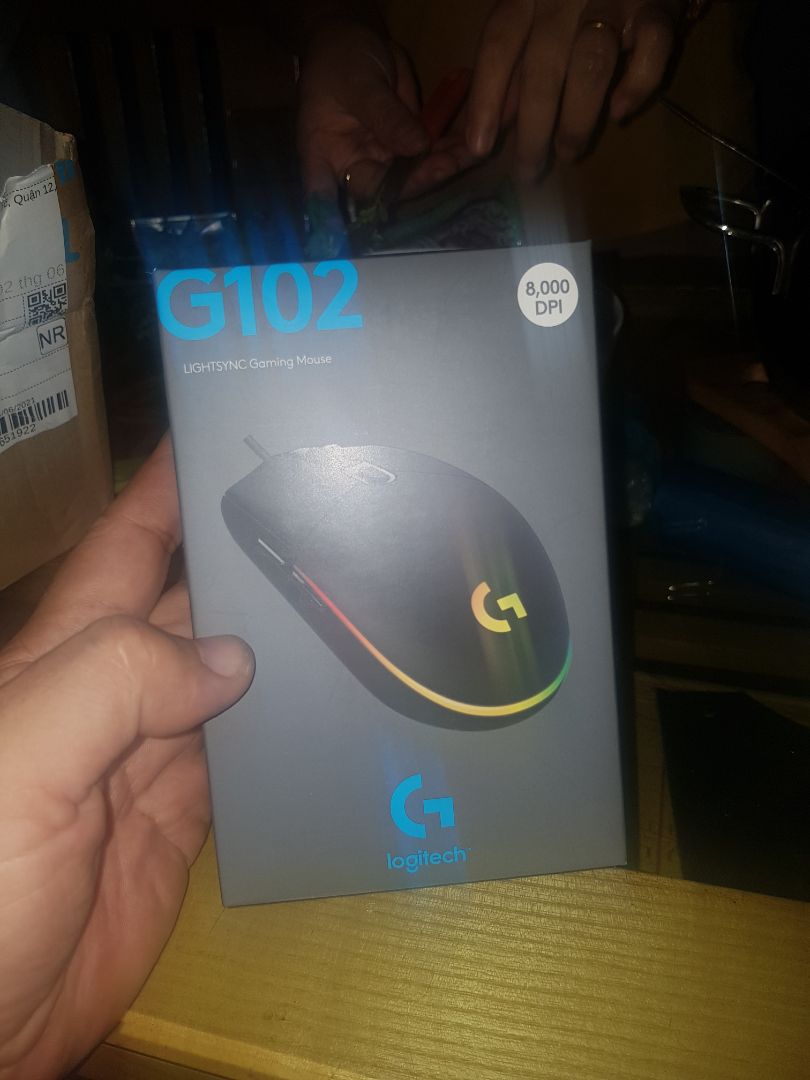 lừa đảo. chào hàng chuot G102 PRODIGY nhưng giao hàng chuột  G102 LIGHTSYNC