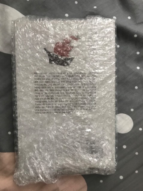 Sách bọc rất cẩn thận, chữ rõ nét, in ấn tương đối rõ