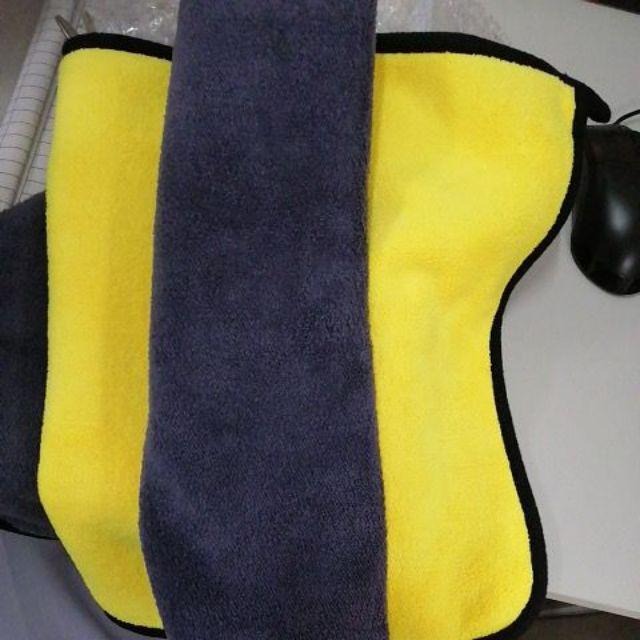 Ưng ý.Hàng khá dày lau sạch và chưa thấy rụng lông.Mới mua.Sau này không biết có rụng không.Thánks