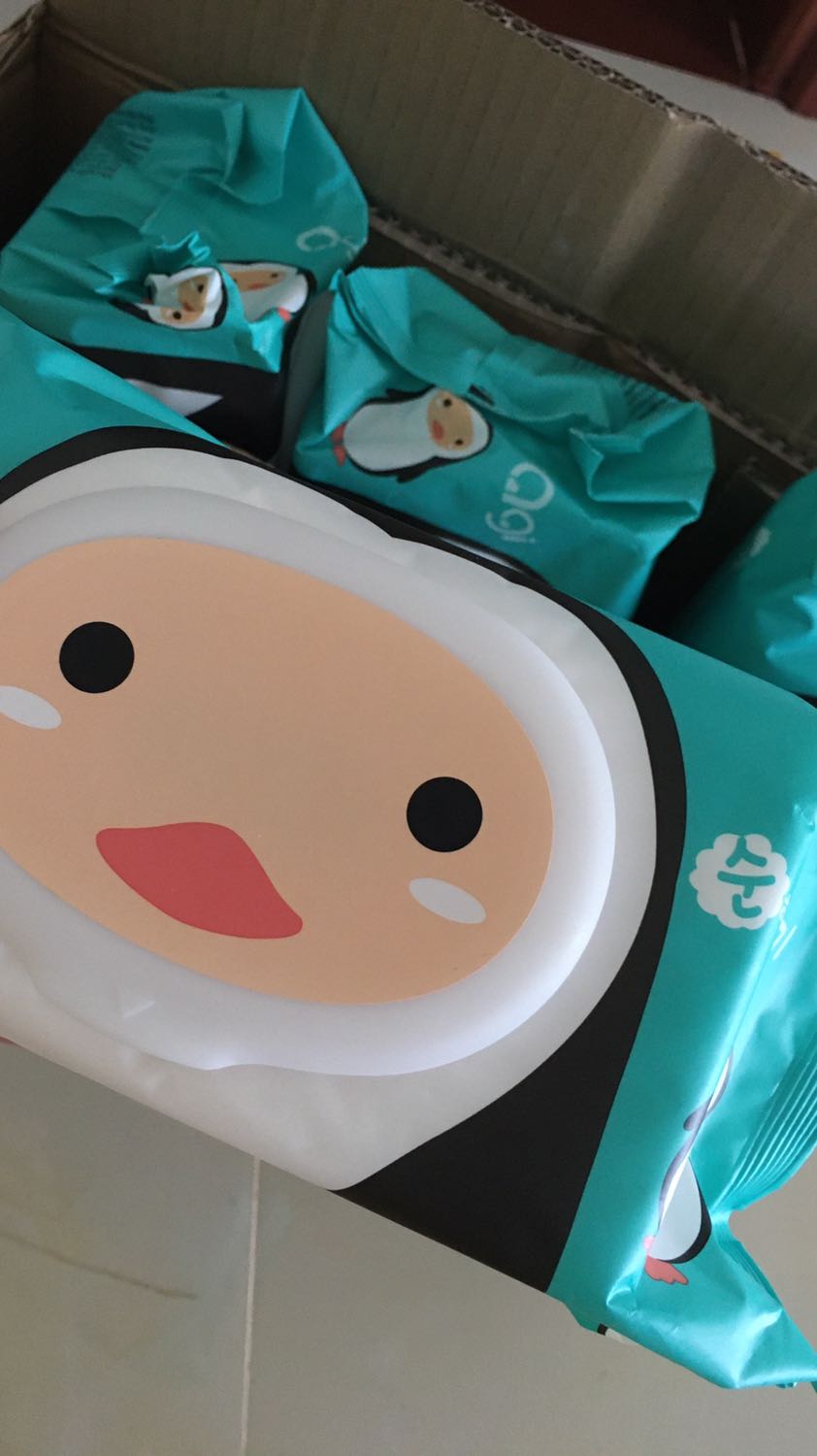 Giao hàng nhanh chóng. Giấy xài rất thích, êm dịu cho làn da em bé. Đóng hàng rất cẩn thận ạ. Sẽ tiếp tục ủng hộ