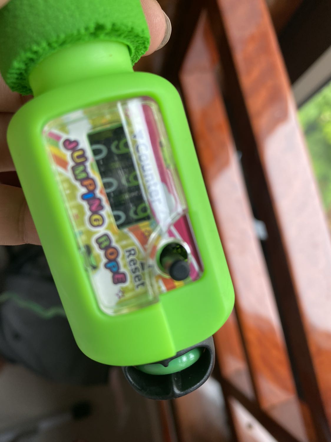 Ván chắc chắn, chỉ là không thích màu đỏ này, mình là nữ, hi vọng shop gửi trắng đen nhưng ko :> với cái dây chỉ để nhảy thôi chứ cái đếm số vòng như đồ chơi,nữa là vừa đặt cái có flash sale nên hơi cay ạ