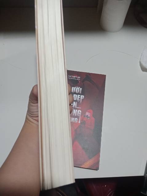 Sách bị dơ vs gãy như ai đọc qua r vậy. Mua nhìu lần nhưng đây là lần đầu tiên. Hơi thất vọng