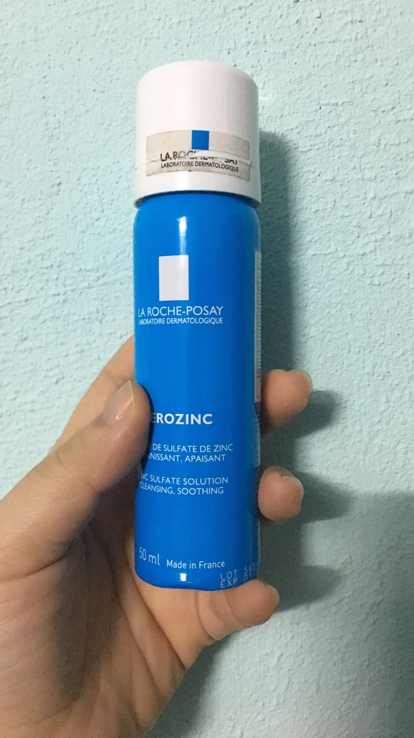 Đây là chai xịt khoán la roches posay tôi mới nhận hôm nay 50ml, sản phẩm rất cũ, dính keo nhìn dơ và tem thì bị bóc và cũ như hình, chai rất nhẹ
Tôi rất tin tưởng khi đặt hàng tại Tiki nhưng không nghĩ tiki là *** tôi như vậy. Quá thất vọng
Làm sao để tôi có thể trả lại hàng kém chất lượng này.
Còn tuýp chống nắng isis thì ok, chỉ có chai xịt khoáng tôi muốn trả lại