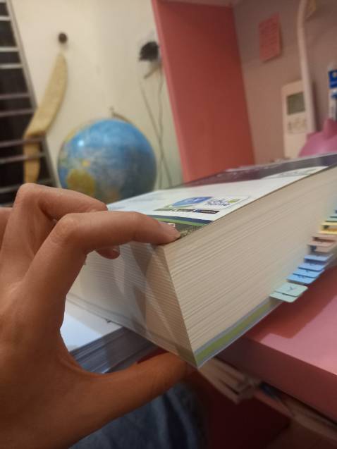 Vì từ điển dày nên giấy sẽ mỏng. Mực in rõ ràng, sắc nét, đóng chắc chắn. Giá cả hợp lý👍