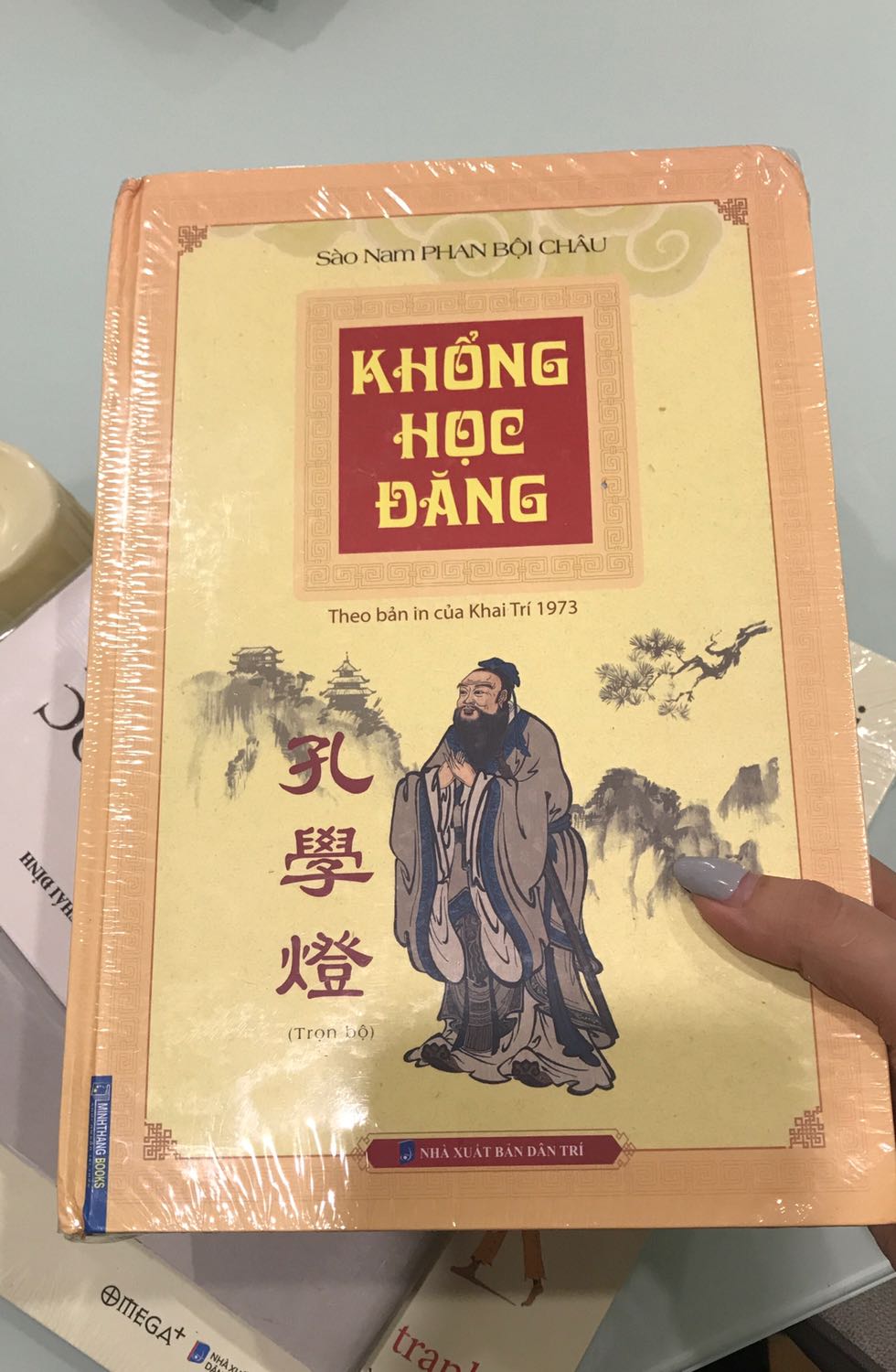 Sách mới nguyên seal. Có điều bị cong góc bìa. Mua dùm nên ko đánh giá nội dung.