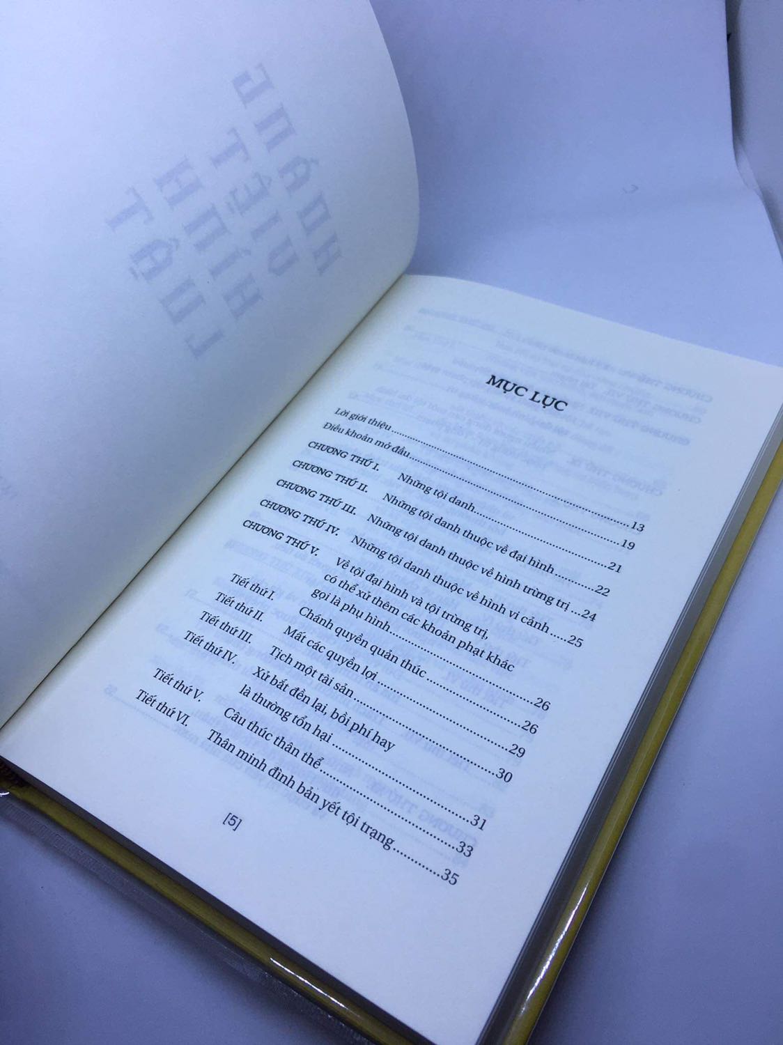 Sách nhỏ gọn, in ấn trình bày đẹp mắt, có kèm bản gốc chữ Hán để tiện tra cứu lại hay học chữ Hán.