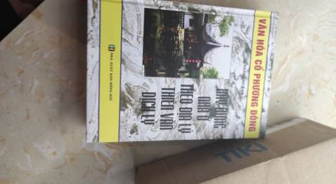 sách này chắc đọc nhiều rồi hay sao, sách hơi dơ