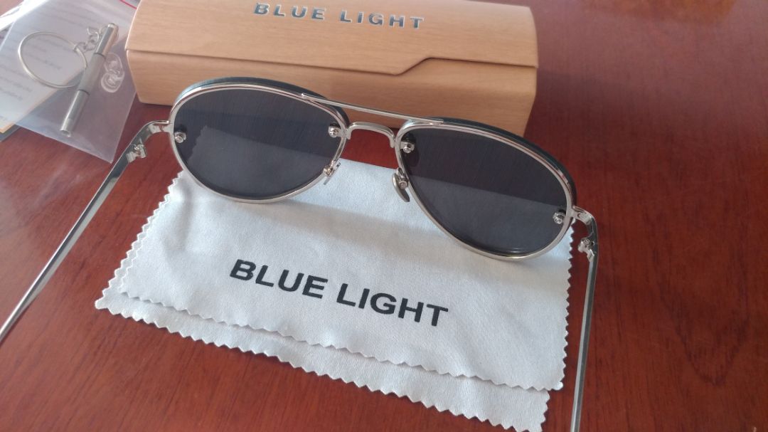 Tuy là kính giá rẻ nhưng chất lượng tốt, hình thức bao bì đẹp và chỉnh chu. Tiki giao hàng nhanh hơn dự kiến, bạn shipper rất nhiệt tình.