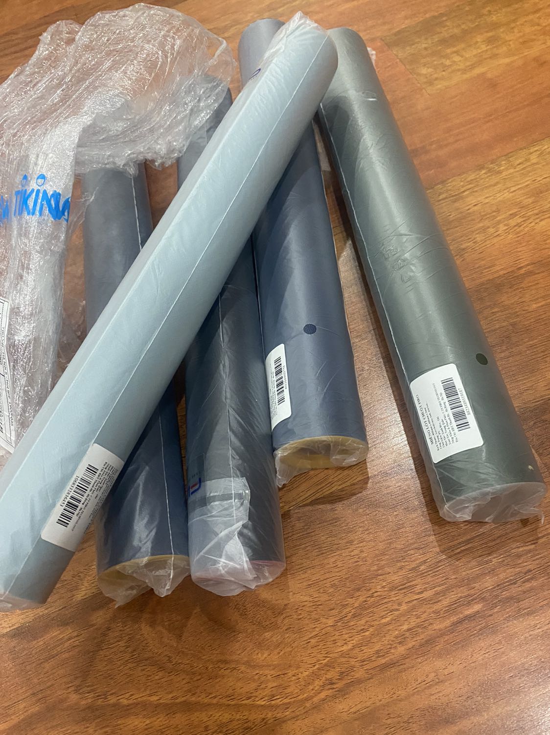 Phòng đông người mỗi người 1 màu hihi shop giao đúng màu mình đặt rất ưng ý.