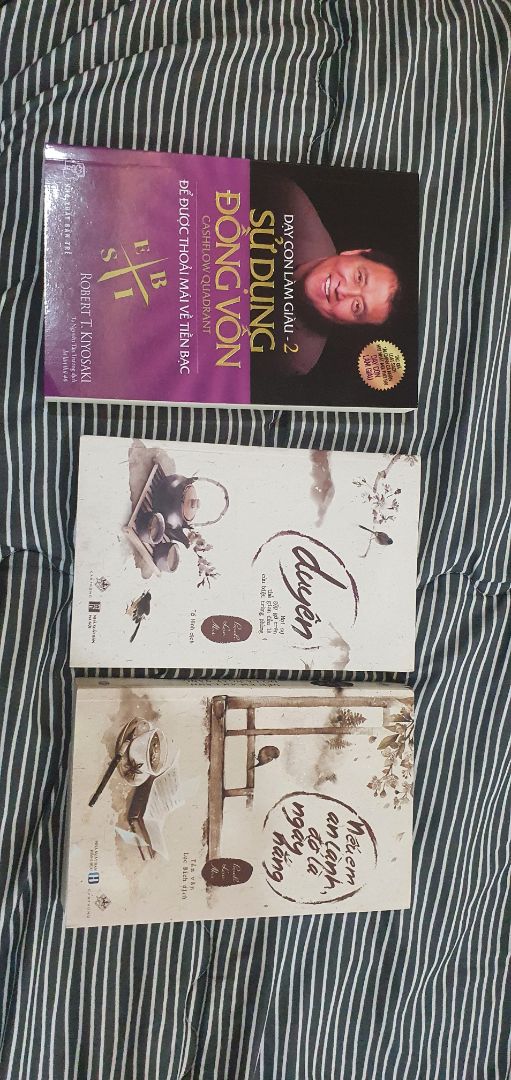 Tiki giao hàng nhanh, đóng gói cẩn thận, sách còn nguyên vẹn mới tinh. Chưa đọc xong nên không biết phải review như nào. Bộ sách này thì nổi tiếng rồi, văn phong viết k bị chán, dạy cho con người ta bao nhiêu là điều hay