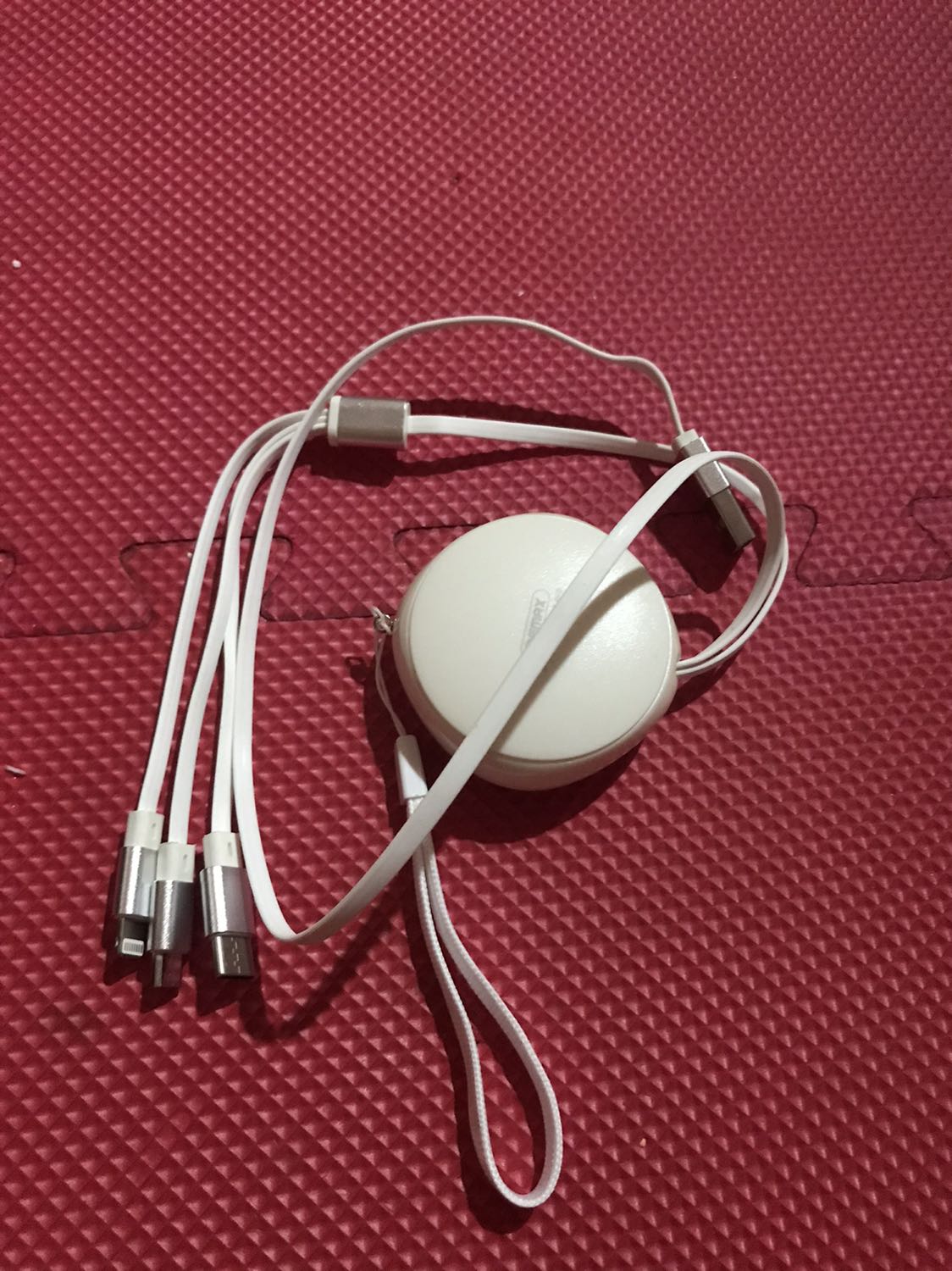 Sạc gọn nhẹ & sạc nhanh. Còn độ bền thì chưa biết. Cứ dùng thử đã
Ok Sop!