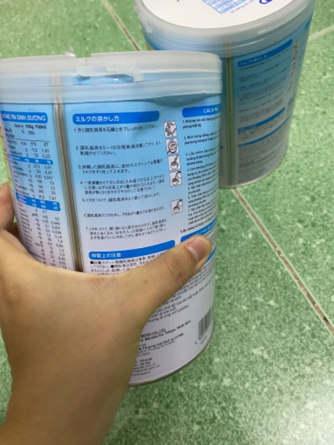 Sữa còn nguyên đai, nguyên tem, tuy nhiên, thân hộp sữa bị móp méo. Mình đã mua hàng của Tiki rất nhiều lần, đây là lần đầu tiên bị móp méo sữa như vậy, hơi thất vọng.
Khâu đóng gói của Tiki trước giờ mình luôn đánh giá cao, hy vọng các đơn hàng sau của mình, bao bì sẽ ko bị lỗi. Cảm ơn.